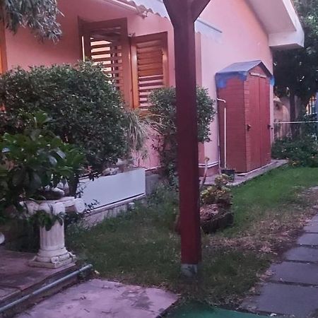 Stanza In Villa Con Giardino Con Box Doccia Idromassaggio Rent A Car Aci Bonaccorsi Ngoại thất bức ảnh