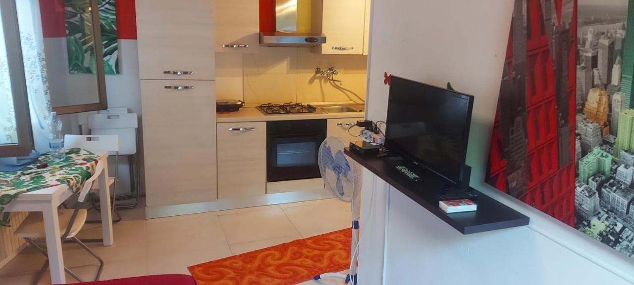 Stanza In Villa Con Giardino Con Box Doccia Idromassaggio Rent A Car Aci Bonaccorsi Ngoại thất bức ảnh