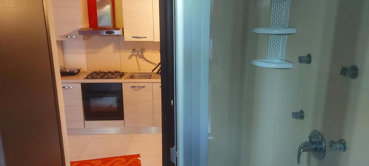 Stanza In Villa Con Giardino Con Box Doccia Idromassaggio Rent A Car Aci Bonaccorsi Ngoại thất bức ảnh
