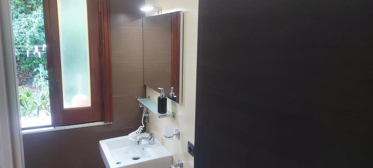 Stanza In Villa Con Giardino Con Box Doccia Idromassaggio Rent A Car Aci Bonaccorsi Ngoại thất bức ảnh