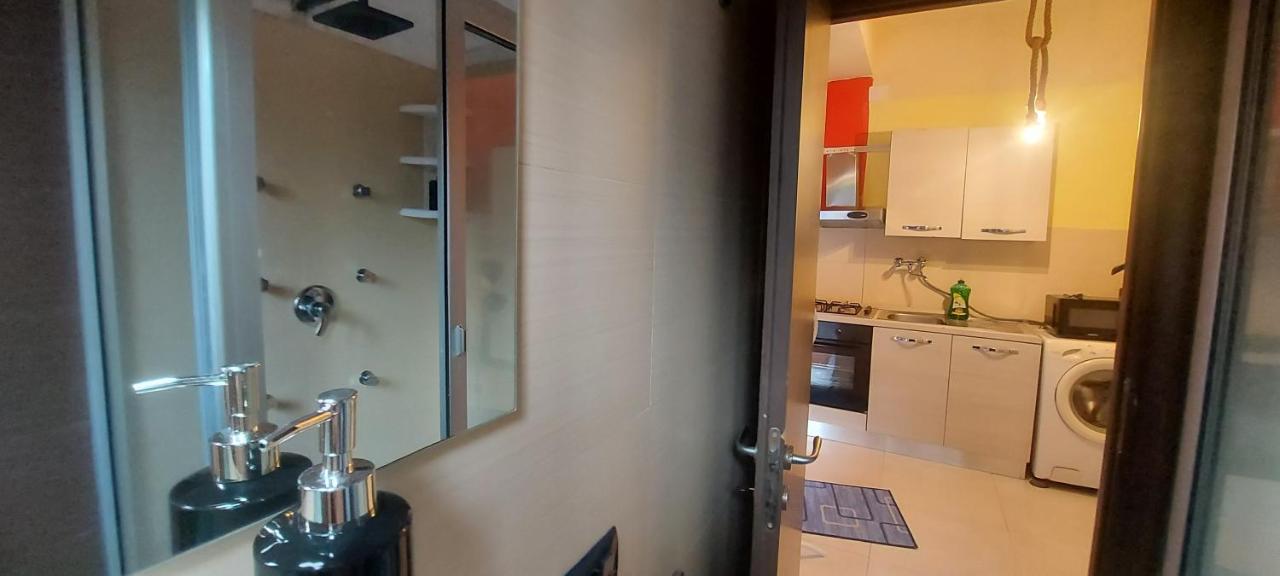 Stanza In Villa Con Giardino Con Box Doccia Idromassaggio Rent A Car Aci Bonaccorsi Ngoại thất bức ảnh